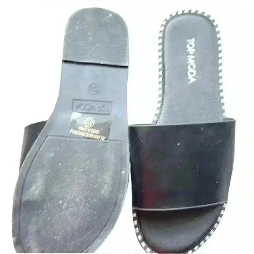 Top Moda slip on‎ sandals.